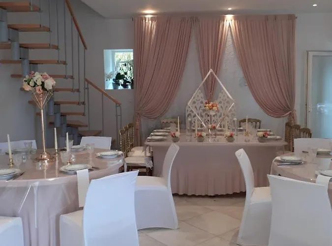 Salle De Reception Et Hebergements